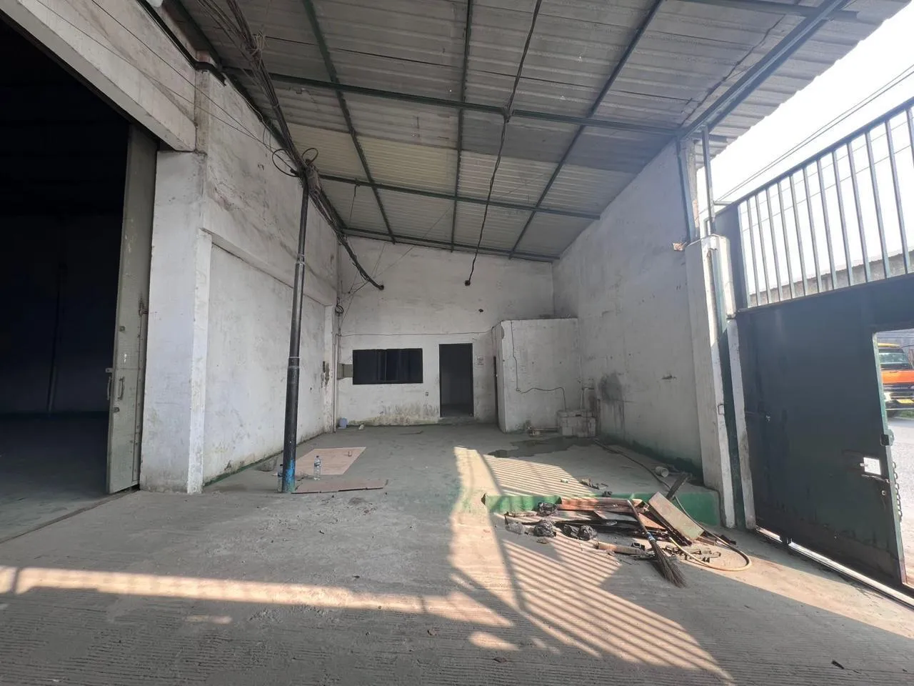 Gudang dan Kantor Pantai Indah Dadap