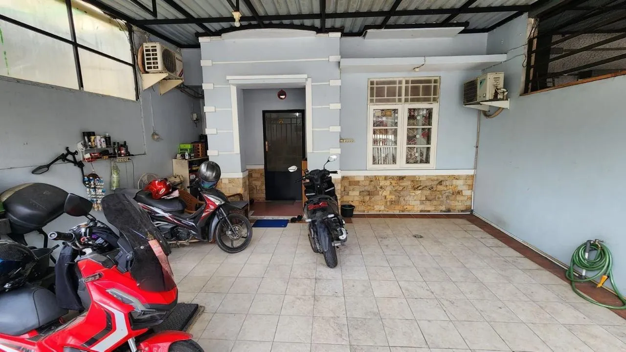 Rumah Taman Palem Lesatri