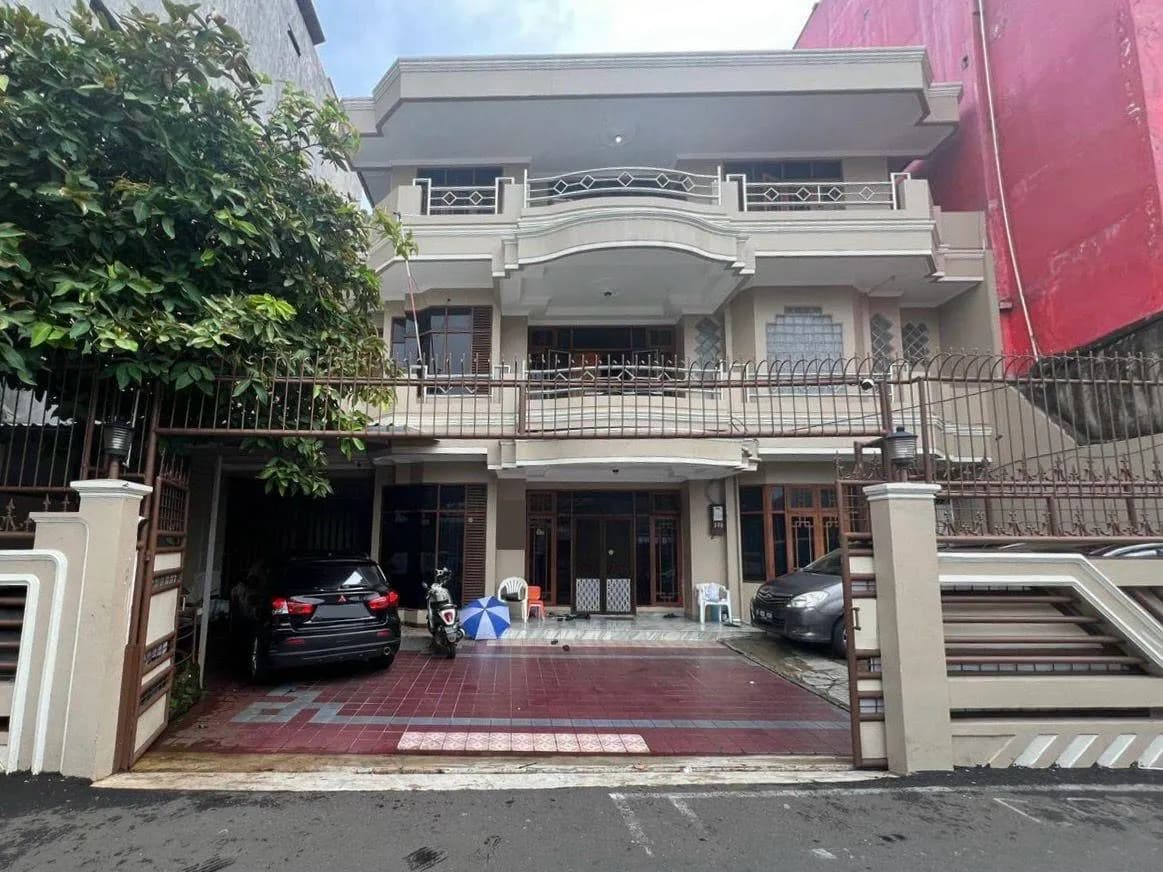 Rumah 3 Lantai Jl. Kalibaru Timur