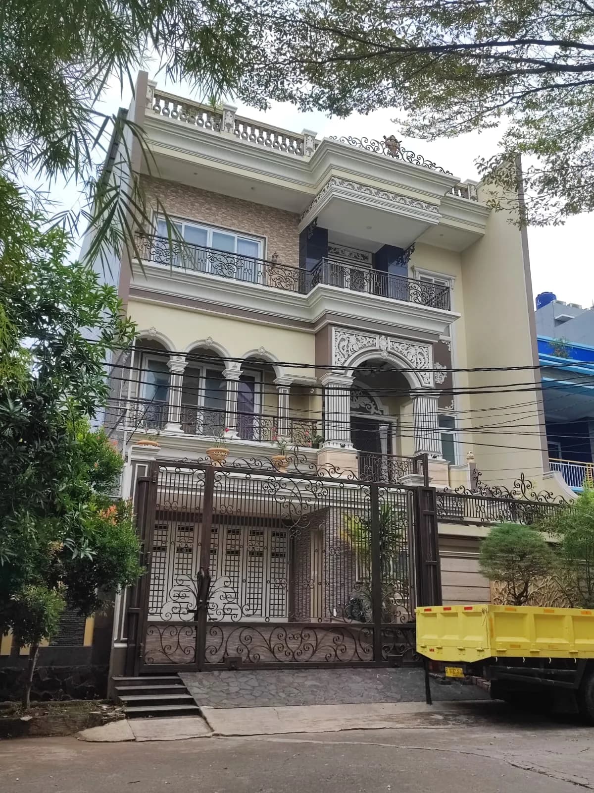 Rumah style modern classic - 2