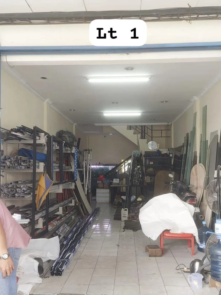 Ruko 3 Lantai Siap Pakai - 2