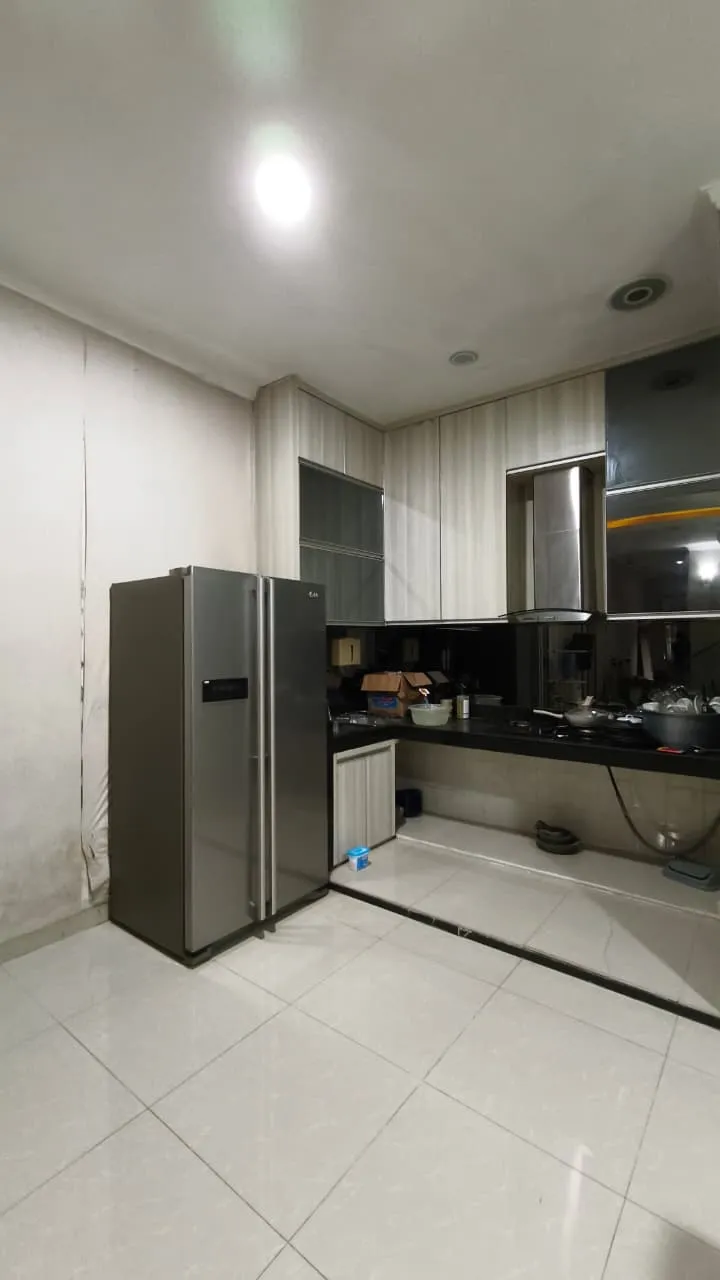 Rumah 2 Lantai Tomang