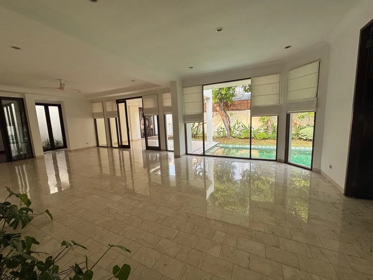 Rumah Ada Kolam Renang