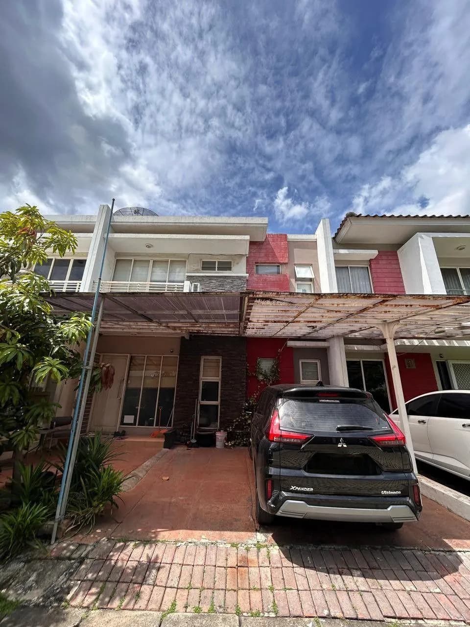 Rumah Golf Lake, Cluster San Lorenzo, Cengkareng